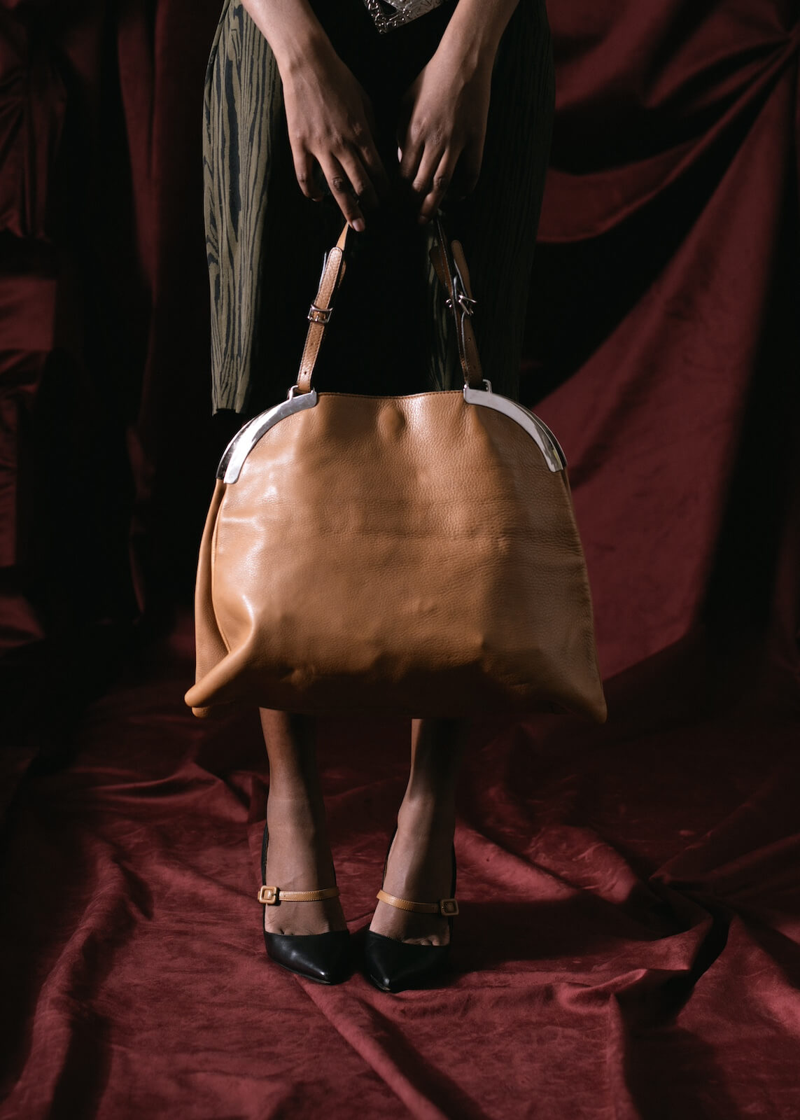 bolsa de piel cafe claro marca marni
