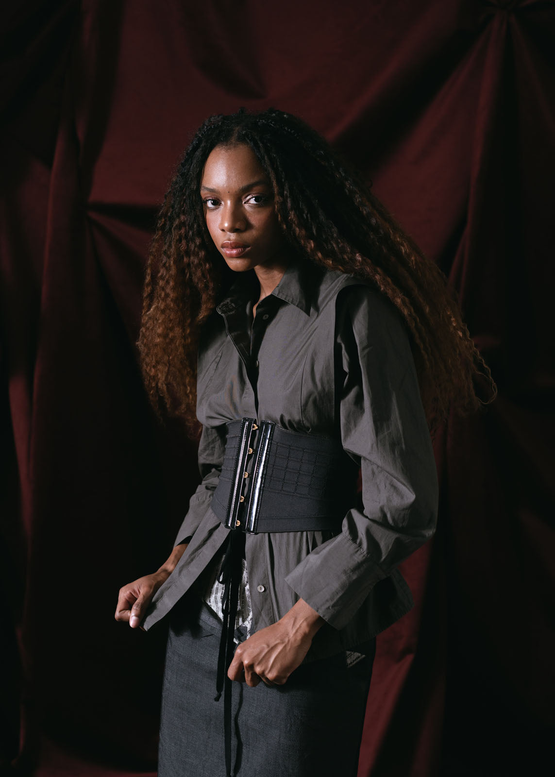 blusa poliester verde manga larga puño ancho , tablilla en espaldas coleccion otoño invierno 2024