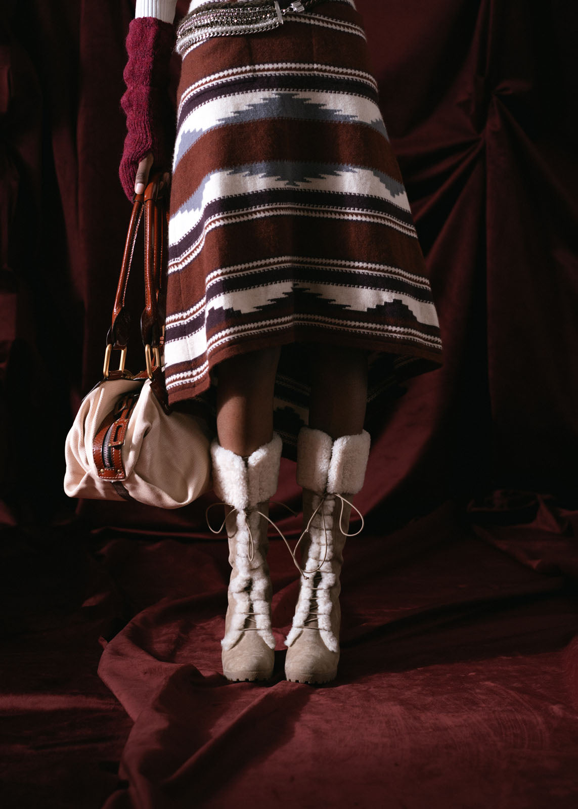 falda con diseño en blanco 100% lana  corte A resorte en cintura bolsas al frente coleccion otoño invierno 2024