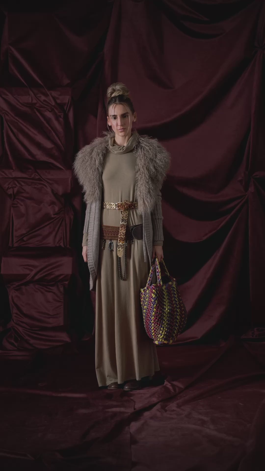 look otoñal con abrigo de piel