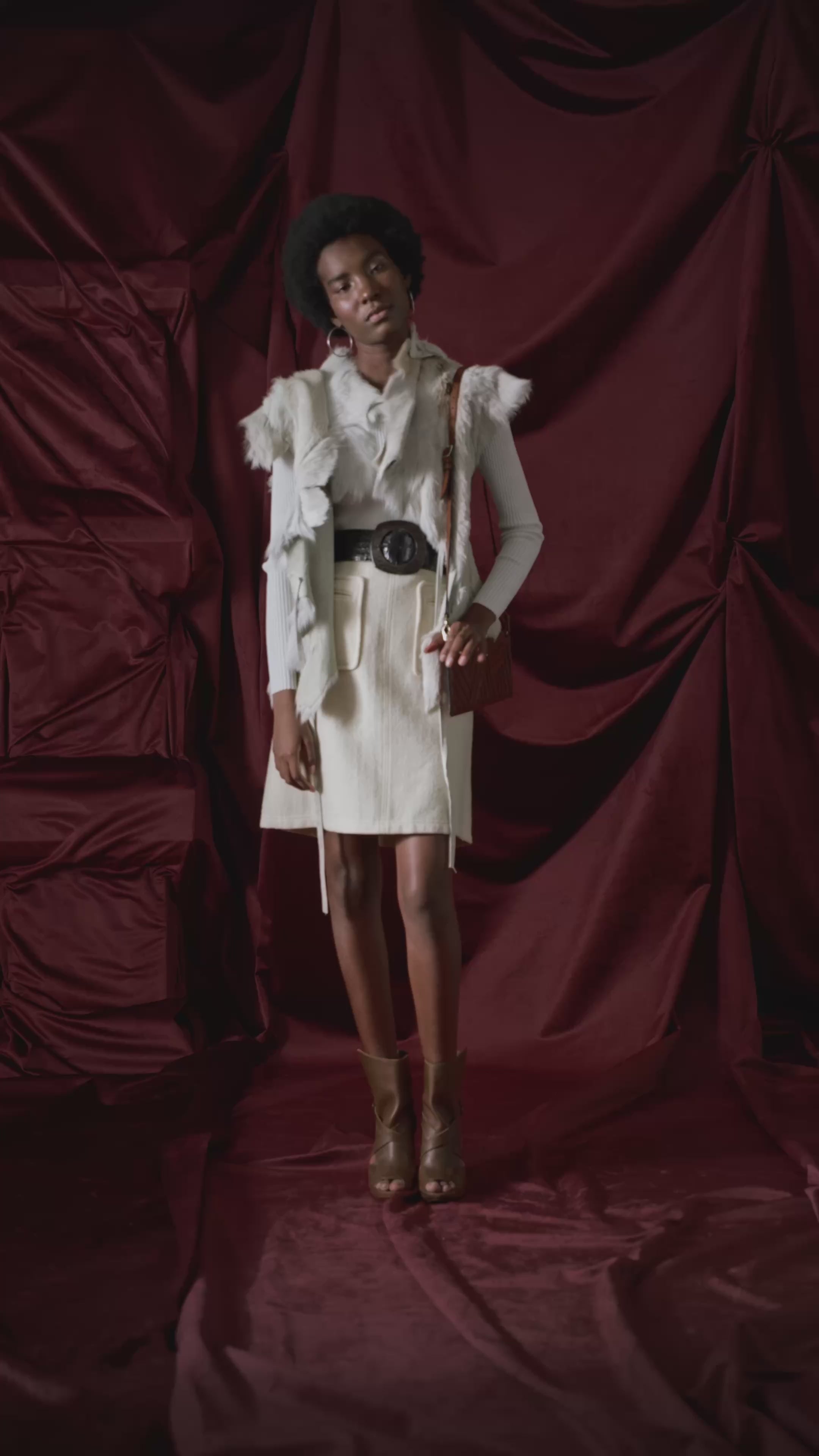 look elegante blanco falda corta beige corte a 