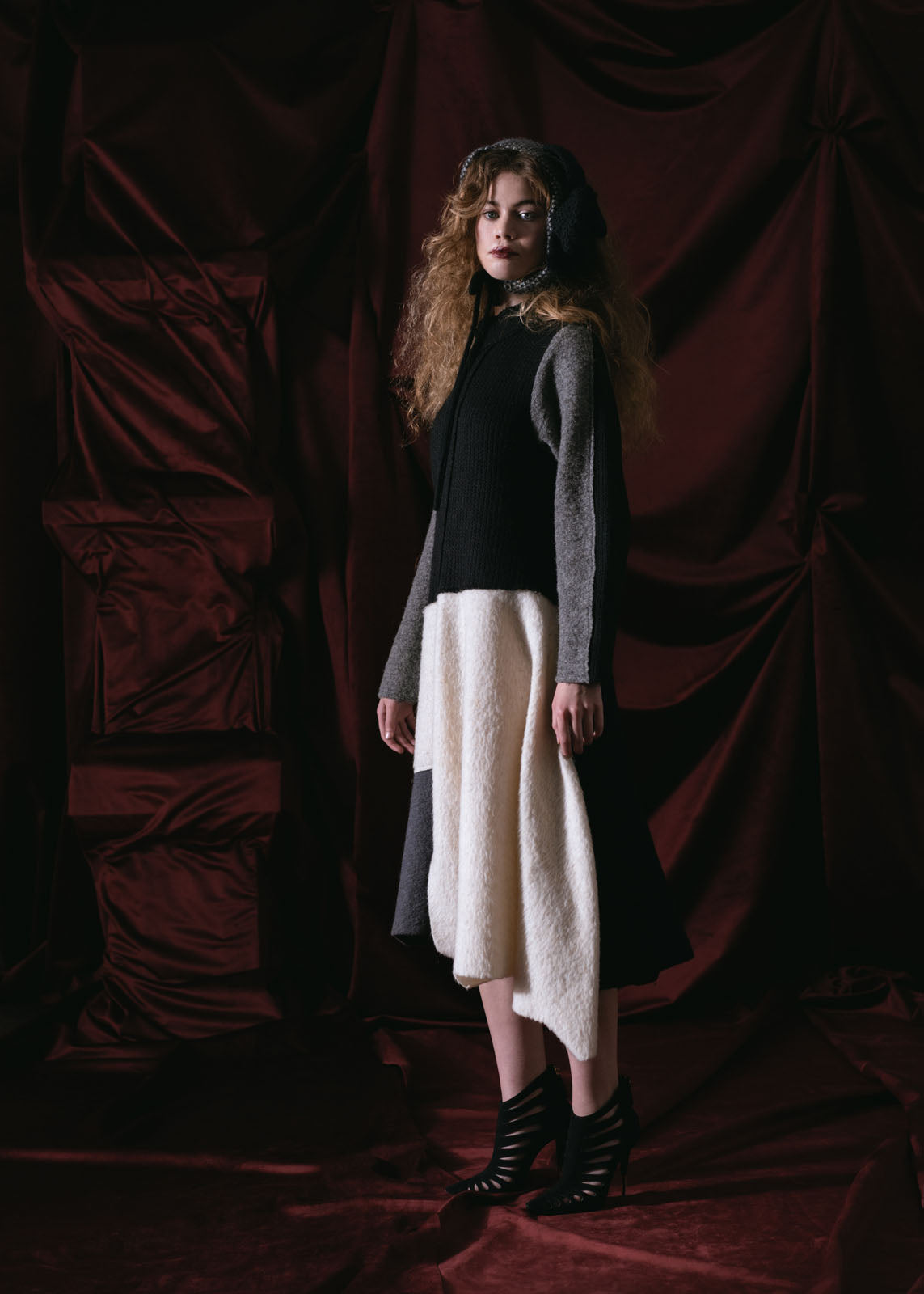 vestido lana combinado con poliester  manga larga 3 colores negro gris blanco corte A cierre trasero coleccion otoño invierno 2024